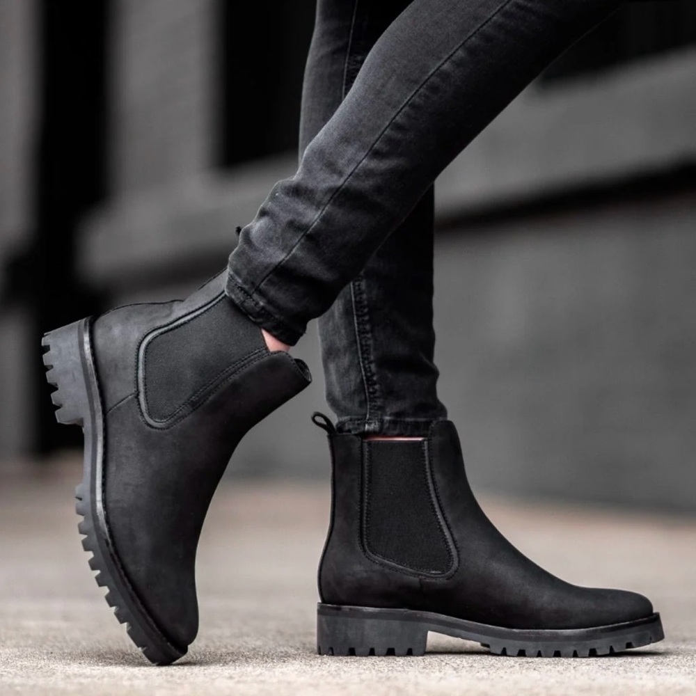 Thursday Legend Chelsea Boots for Women, Size 9.5 wide, Black - Picture 1 of 7